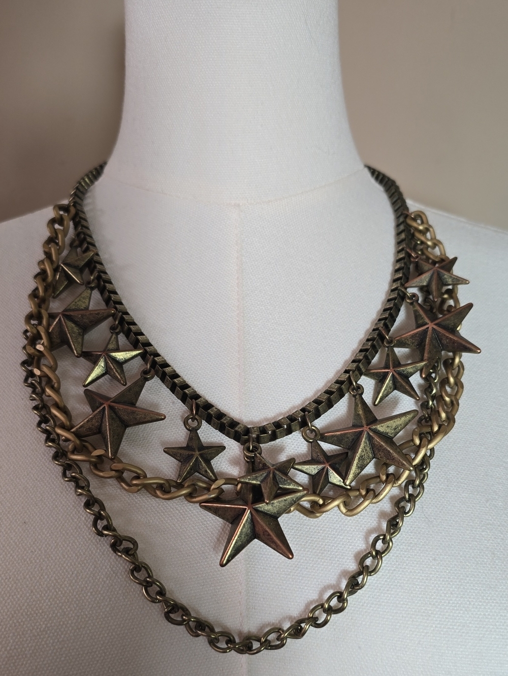 Layered Star Pendant Necklace - Antique Gold - Picture 4 of 7